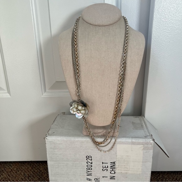 Mixed metal chain link statement necklace metallic flower faux pearl petal long - Picture 1 of 6